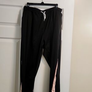 Women's Plus size jogging pants.